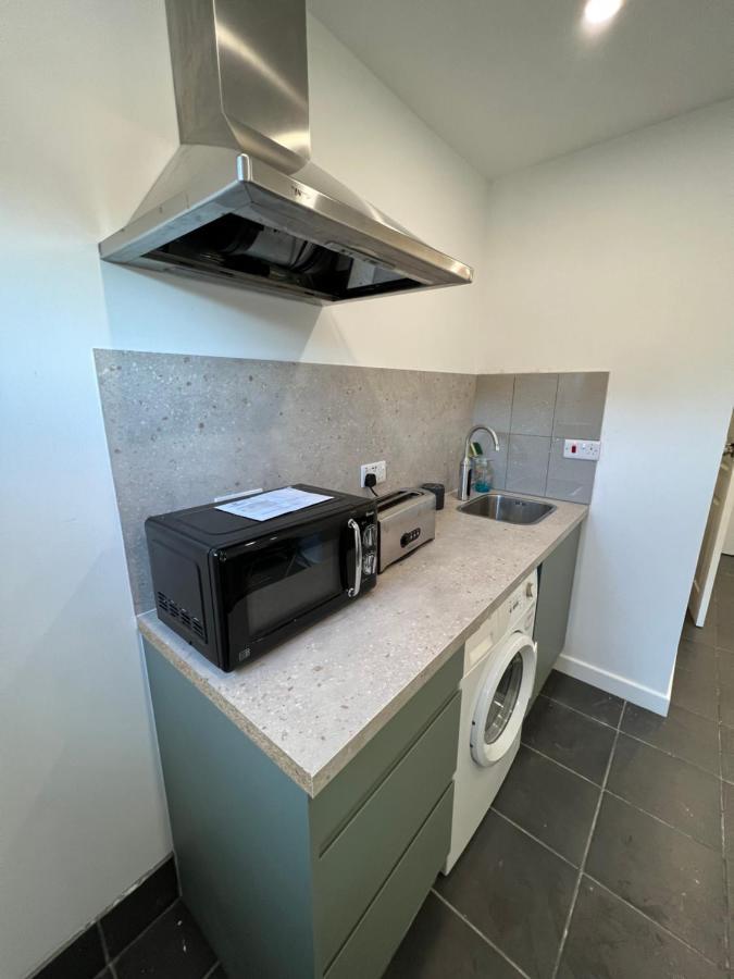 Modern Flat In Central Egham By Windsor Castle, Staines-Upon-Thames And Heathrow Airport Exterior photo