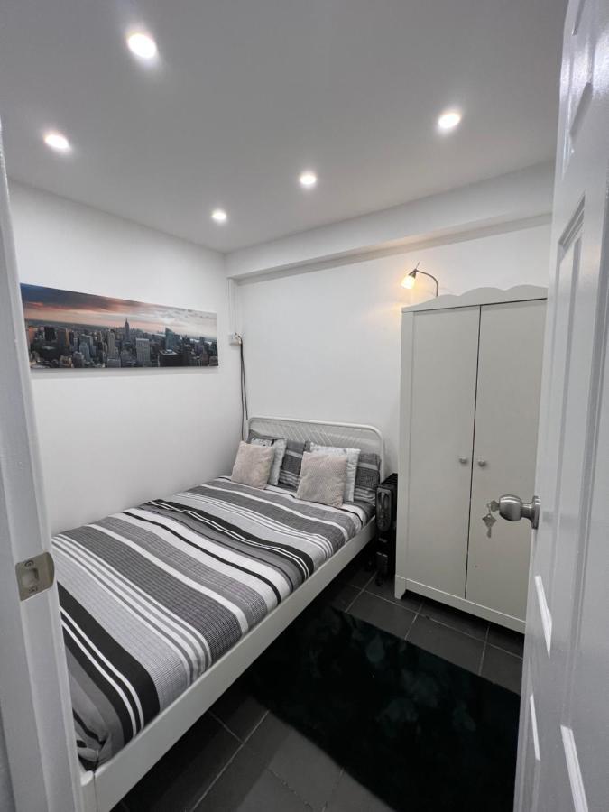 Modern Flat In Central Egham By Windsor Castle, Staines-Upon-Thames And Heathrow Airport Exterior photo
